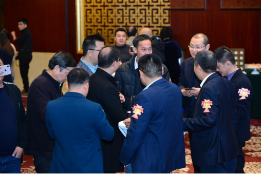 　　企業(yè)家們熱情主動交流，現(xiàn)場氣氛熱絡(luò)融洽